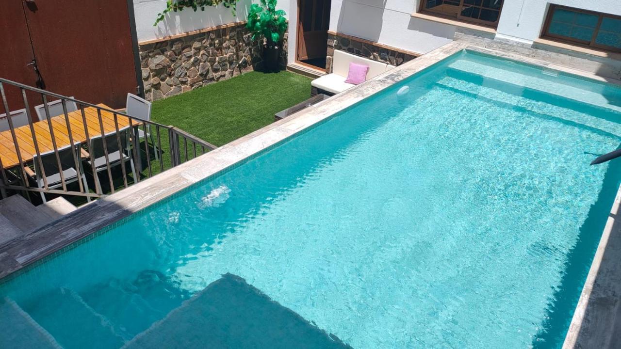 Escapada Delux Guest House ออสซา เด มอนเตียล ภายนอก รูปภาพ