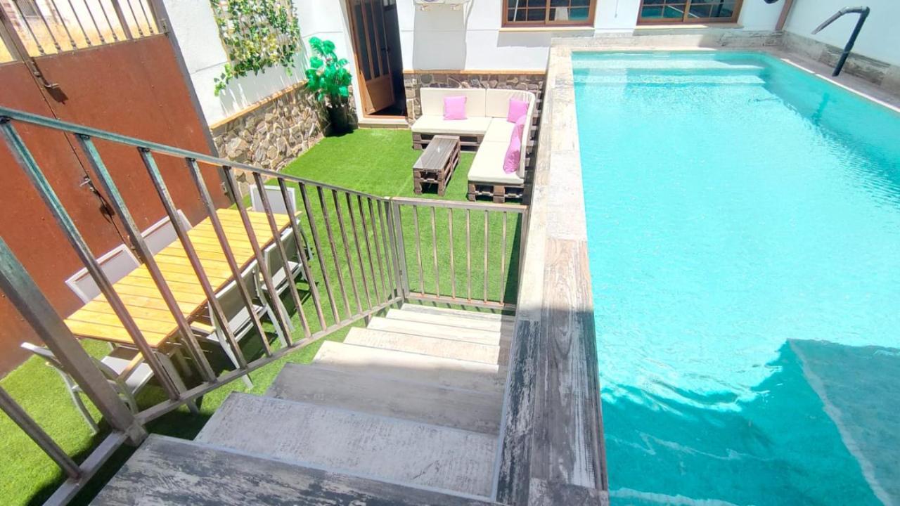 Escapada Delux Guest House ออสซา เด มอนเตียล ภายนอก รูปภาพ