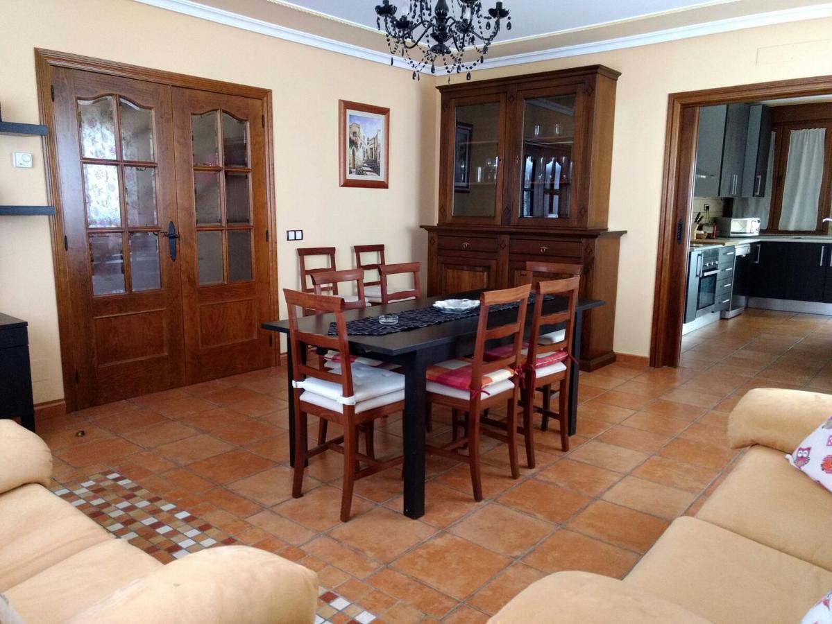 Escapada Delux Guest House ออสซา เด มอนเตียล ภายนอก รูปภาพ